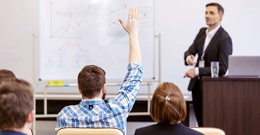 empresarios-durante-uma-palestra-de-empreendedorismo